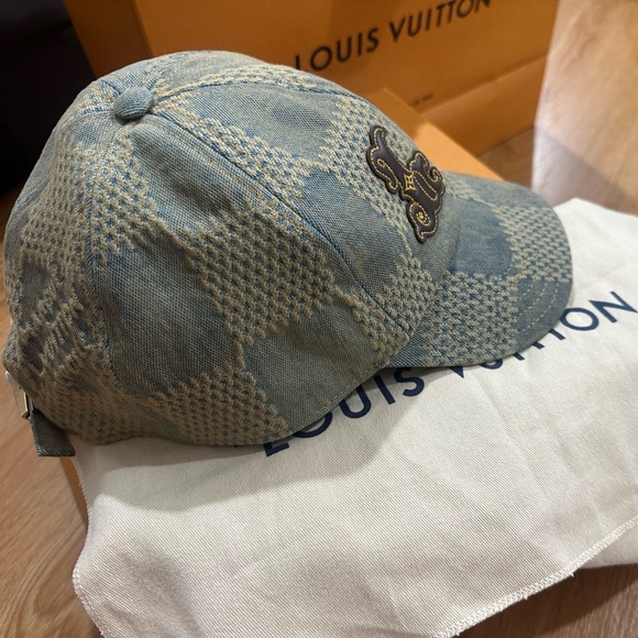 Louis Vuitton cap - Picture 5 of 11